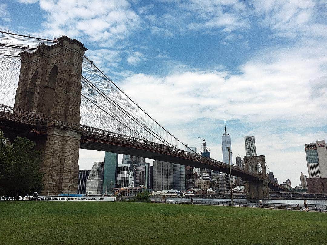 中野英菜さんのインスタグラム写真 - (中野英菜Instagram)「今の気分はテラスでコーヒーよりも、縁側でお茶🍵の気分。日向ぼっこしたい♪NY🇺🇸また行きたいなぁ〜もしくはEU、アジアも捨てがたい🤦🏻‍♀️❤︎ #ニューヨーク #ブルックリン #ブリッジ #NY #NYC #海外旅行 #海外 #Brooklyn #newyork」6月12日 10時35分 - ena_biyou