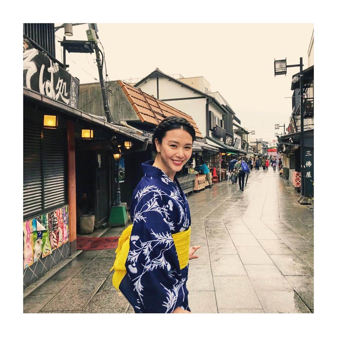 知花くららさんのインスタグラム写真 - (知花くららInstagram)「梅雨ですねえ。着物で👘お出かけしたいなあ・ ・ #絶賛舞台稽古中 #梅雨 #今日は暑そうだ #marisol #着物で東京散歩 #浴衣特集 #今日もよい日になりますやうに @marisolmagazine」6月12日 10時36分 - chibanakurara.official