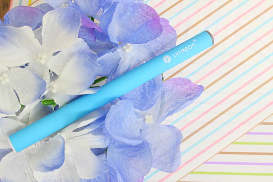 vitabon.officialのインスタグラム：「. ブルーのビタボンはジャスミン・ローズ🌹💋 心にゆとりとバランスをくれるフレーバーです💓 . #beauty #ビューティー#health #健康 #menthol #メンソール #タバコ #電子タバコ #禁煙 #ビタミン #vita #vitabon #ビタボン #vitaminc #colors #organic #instabeautiful #beautiful #health #VITABON #stylish #blueberry #fruits #ootd #beauty #美容 #ビタミン」