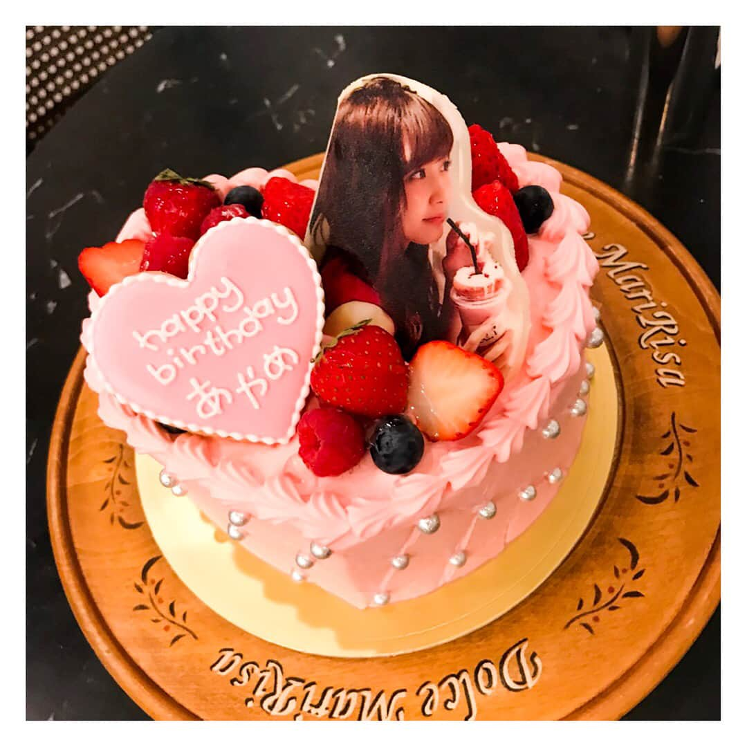 鷹野日南さんのインスタグラム写真 - (鷹野日南Instagram)「愛しのあやめてぃん.🎂 . 遅くなっちゃったけどおめでとう . . . 本当に可愛いなぁ〜〜😊 . . #HBD #🎂 #20歳 #girl #バースデーケーキ #オリジナルケーキ」6月12日 14時40分 - hinachan.3