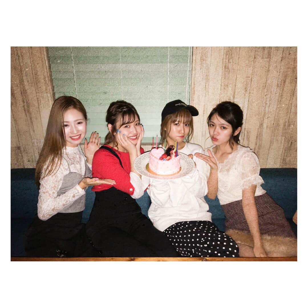 のインスタグラム：「愛しのあやめてぃん.🎂 . 遅くなっちゃったけどおめでとう . . . 本当に可愛いなぁ〜〜😊 . . #HBD #🎂 #20歳 #girl #バースデーケーキ #オリジナルケーキ」