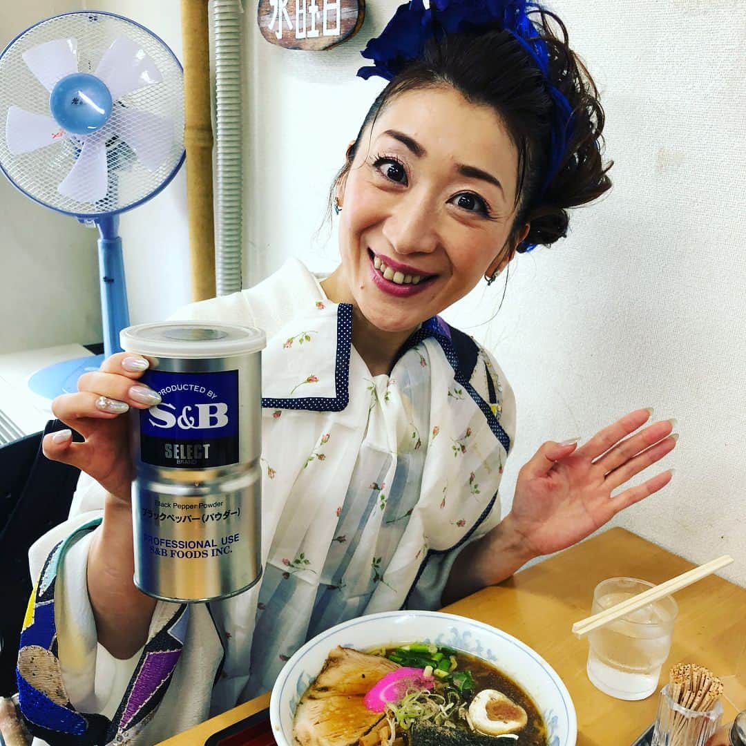 西尾夕紀さんのインスタグラム写真 - (西尾夕紀Instagram)「ランチはこちら💁‍♀️ 北龍🐉ラーメン🍜 麺は太麺‼️ 私は昔ながらの醤油あじのラーメン🍜 とっても好きな味でしたぁ〜❤️ そして、 ふるさとの味がした🤤 #ラーメン女子  #醤油あじ #今日は雨だった #美味かった」6月12日 20時39分 - yuki_nishio_