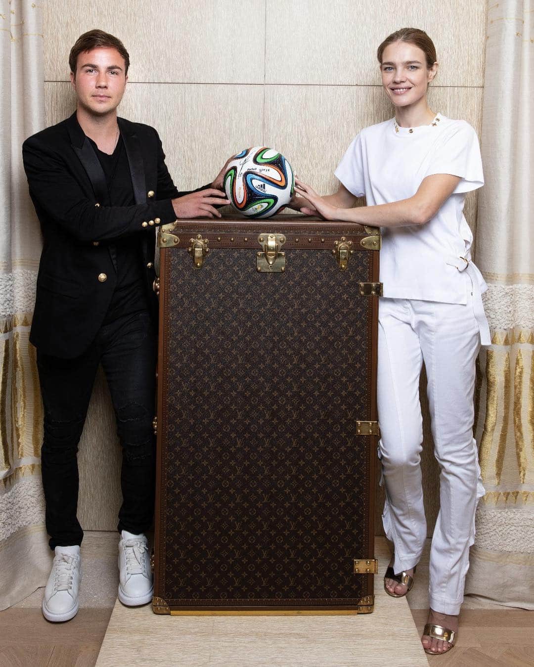 ナタリア・ヴォディアノヴァさんのインスタグラム写真 - (ナタリア・ヴォディアノヴァInstagram)「They say a photo means a thousand words in my case it’s a 1000 thank you ❤️🙏🏻⚽️ thank you to @louisvuitton for crafting an iconic trunk 🏆, home to 13 FWC Official Match Balls that were recreated exclusively by  @adidas 👟⚽️ The trunk will be auctioned off at the closure of the Fifa World Cup season, all proceeds going towards the work of @nakedheartfoundation ❤️👼🏼 #WorldCup2018 Иногда фотография стоит тысячи слов! Это как раз тот самый случай! Я бесконечно благодарна компании Louis Vuitton за то, что они специально создали и пожертвовали чемодан, наполненный  официальными мячами adidas 👟⚽ . Благотворительный аукцион - отчаянная мечта болельщика - состоится накануне финала Чемпионата мира, все собранные средства будут направлены в Фонд помощи детям в России «Обнаженные сердца». ❤👼🏼 #чм2018 🏆」6月12日 20時37分 - natasupernova