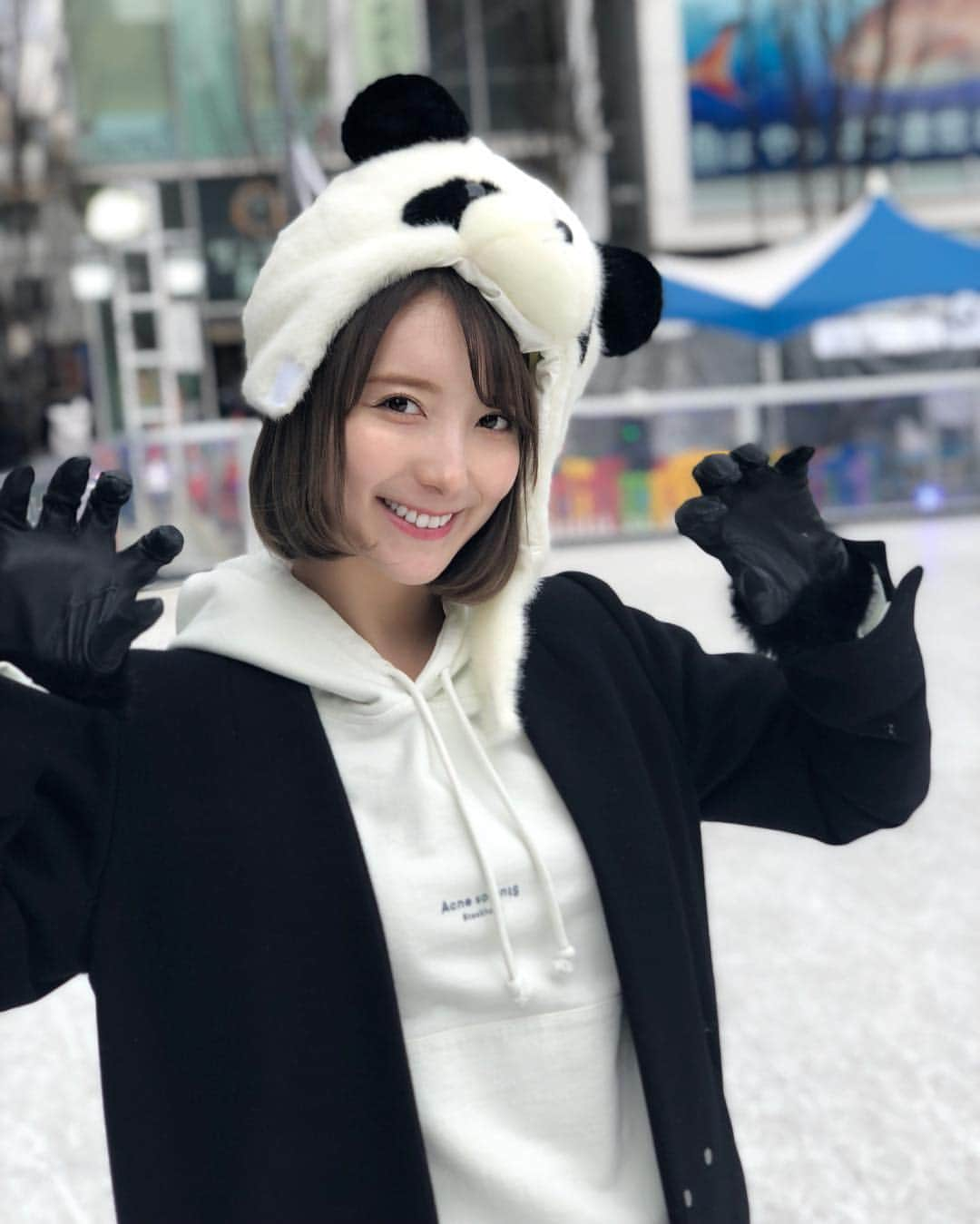 堀みづきさんのインスタグラム写真 - (堀みづきInstagram)「今日はシャンシャンの誕生日🐼🎊 １歳おめでとうございます💝 いつもシャンシャンの可愛い仕草に本当に癒されてる…😭 これからも元気に育ってね🐼🌈🌈💛 #シャンシャン #香香 #ジャイアントパンダ #パンダ #大熊猫 #1歳誕生日 #上野動物園 #シャンシャン誕生日 #パンダスタグラム #みづきのパンダコレクション」6月12日 20時43分 - mizuki_027