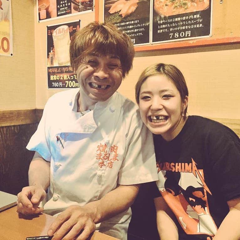 あやぺたのインスタグラム：「BURLがPIZZA OF DEATHから8/1フルアルバムリリース！！！！！ほっんまにおめでとうございます！！！ うちが高校生の時から10年間ずっとまるしまでタカさんの隣で働けて、ほんまに人生色々なこと教えてもらった。これからもいっぱい教わりたいし、いっぱい盗みたい。 とにかく、リリース楽しみだー！！！！！ ほんで、また韓国海苔、歯にはさみたい。」
