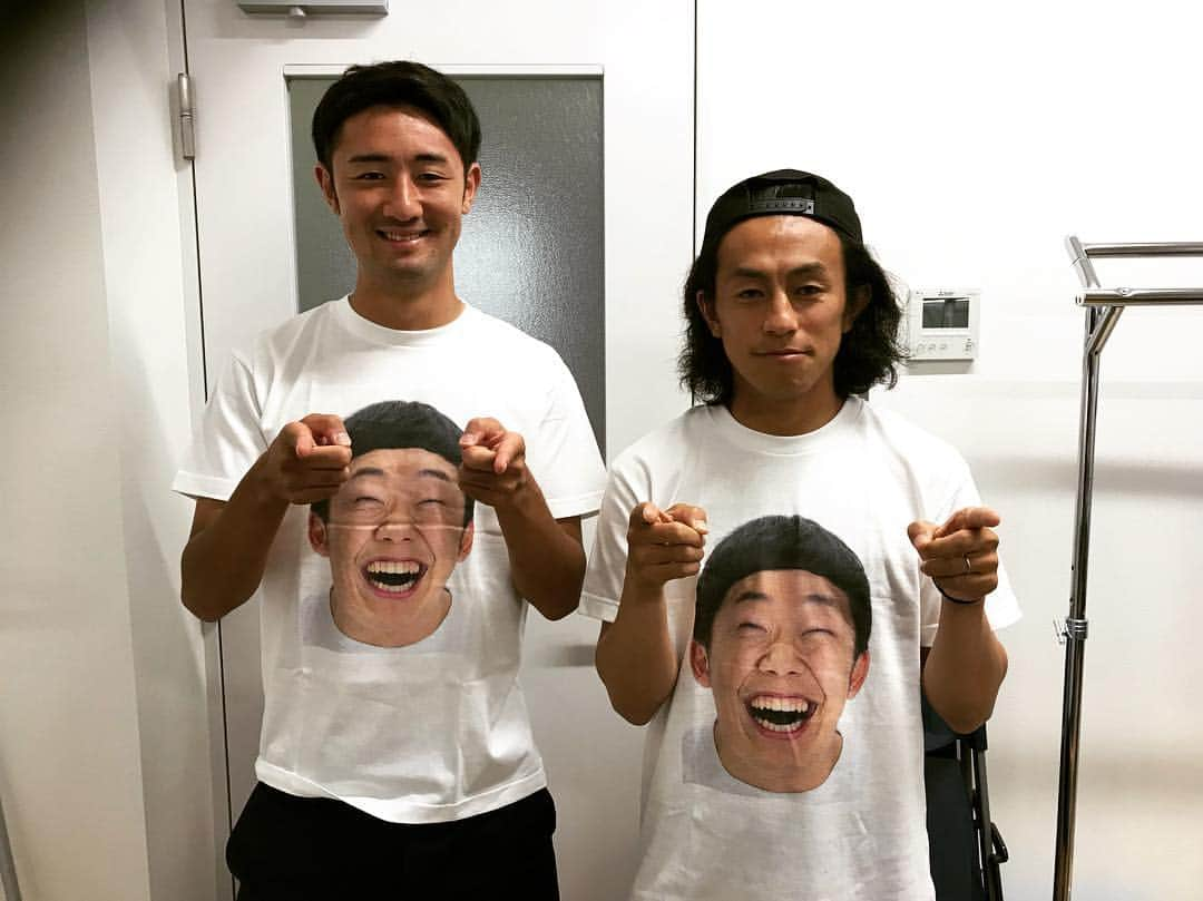 岩田卓也のインスタグラム：「イージー蓮見さんにＴシャツ頂きました！ . . . #イージー岩田#イージー小林#たつくん全然笑ってない#イージー軍団群馬支部#イージー蓮見 #イーズィー👉👉」