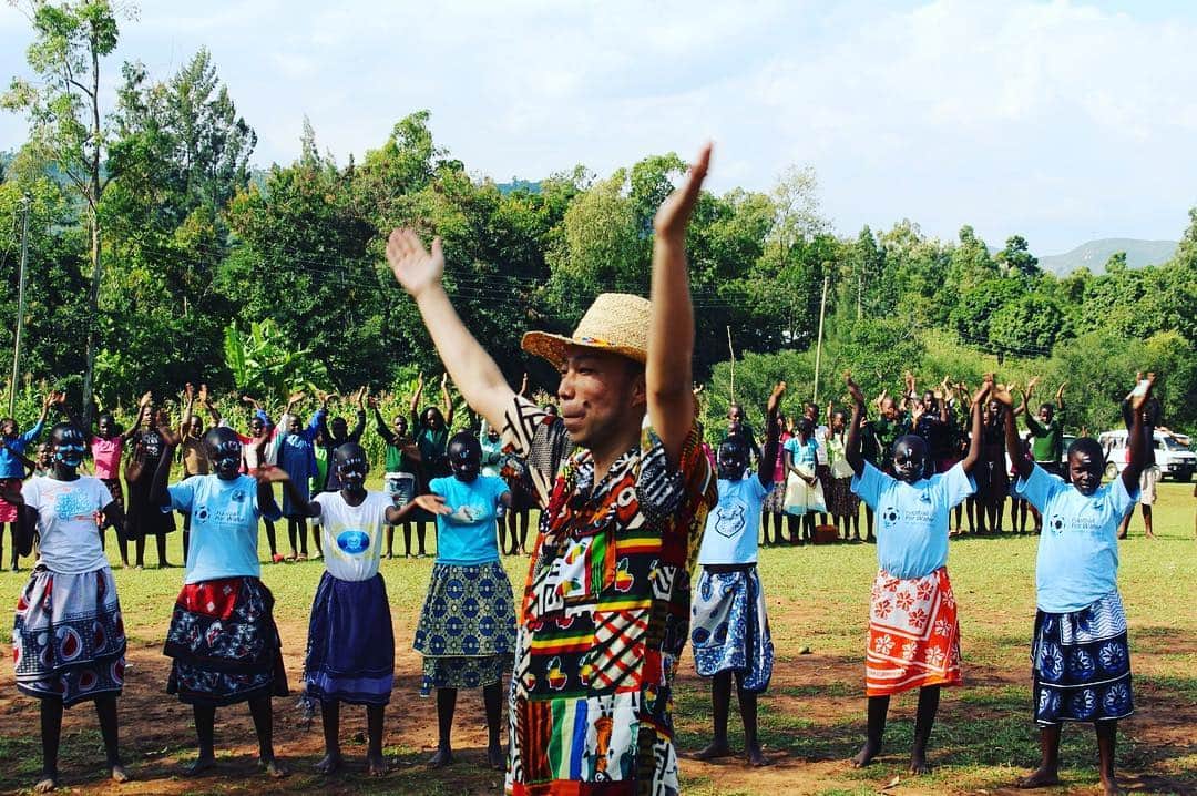 USAさんのインスタグラム写真 - (USAInstagram)「ケニアの学校でダンスレッスン♪ やっぱりダンスはE〜〜☆ #danceearth  #exileusa  #kenya  #africa」6月13日 13時28分 - exileusa_danceearth