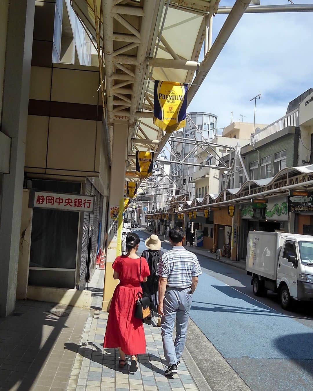 のインスタグラム：「何気ない家族の２ショット集💕  私の中で大好きな家族の２ショットを集めてみた☺️💖 家族の何気ない２ショットが微笑ましくて、にやにやしてる☺️笑  #家族2ショット集 #2ショット集 #2ショット #family #2shot #Familytrip #familytrip2018」