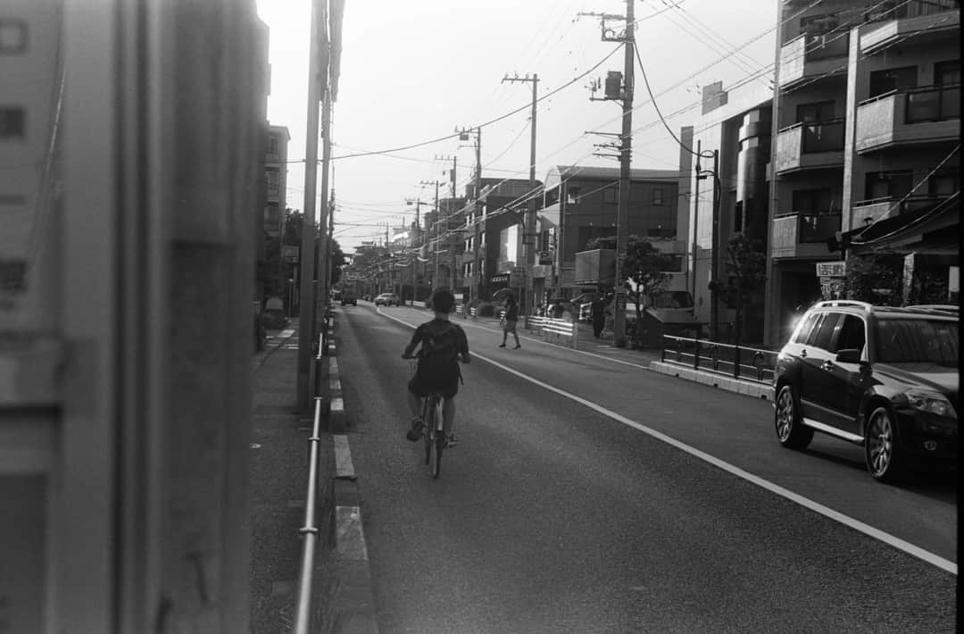 田島貴男さんのインスタグラム写真 - (田島貴男Instagram)「街写 #フィルムカメラ #barnack_leica  #elmar5cmf35  #summar5cmf2  #自家現像」6月13日 14時28分 - tajimatakao