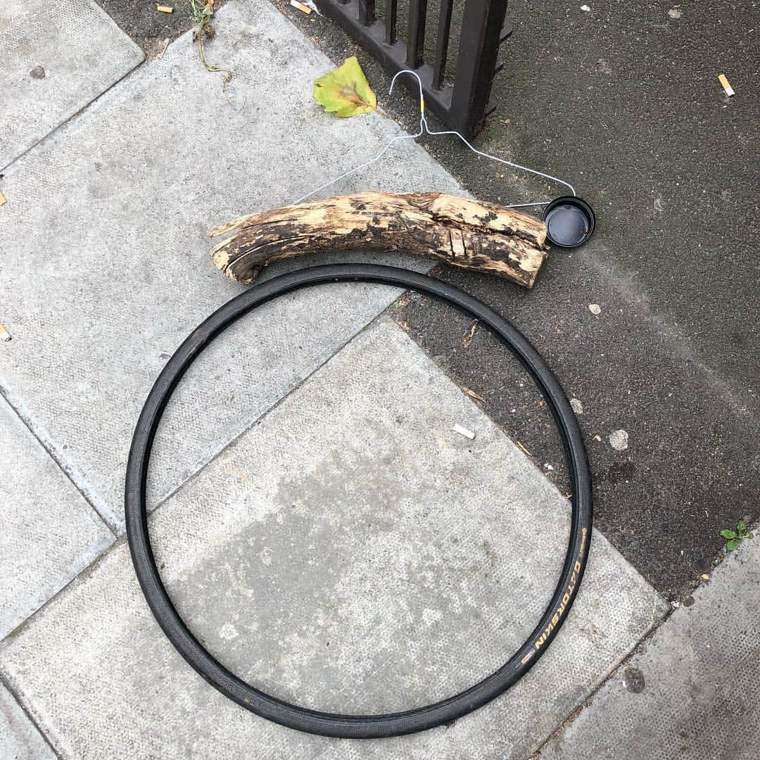 宇多田ヒカルさんのインスタグラム写真 - (宇多田ヒカルInstagram)「I swear I found these items placed like this in the street today.」6月13日 8時59分 - kuma_power