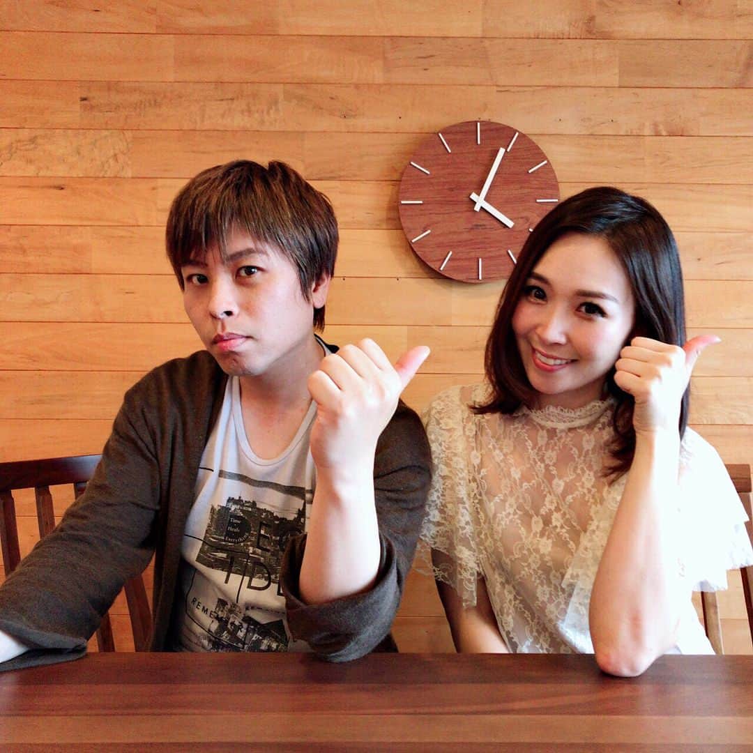 愛内里菜のインスタグラム：「引き続き出演のお知らせです！﻿ ﻿ ６月１９日に﻿ KBS京都テレビ『おやかまっさん』﻿ https://www.kbs-kyoto.co.jp/tv/oya/﻿ に出演しまーす！﻿ ﻿ こちらも作曲家の石井健太郎さんとです👍﻿ 石井さんの生演奏で「WARM PRAYER」﻿ 歌います！﻿ ﻿ 京都、関西方面のみなさま﻿ よろしくお願いしまーす✨﻿ ﻿❇︎ 写真は石井さんと打ち合わせの時の👍  #おやかまっさん﻿ #生放送で歌うとかいつぶりなん？？ #めっちゃ緊張するやん #愛内里菜Rとして歌手活動再開﻿ #R新曲リリース﻿ #WARMPRAYER﻿ #垣内りか愛内里菜LIVE﻿ #垣内りかRbox﻿ #垣内りかサマーライブ﻿ #愛内里菜垣内りかR﻿ #久々のライブハウスで﻿ #持久力持つかな笑？﻿ #走り込み始めます﻿ #みんなと盛り上がりたい﻿ #石井健太郎さん﻿ ﻿」