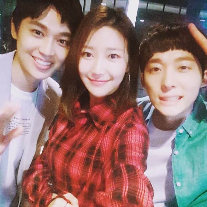 イ・ジュンムンのインスタグラム：「시사회장에서 함께한 우리 배우들ㅋ #비밀과거짓말 힘내서 촬영합세!! #서해원#이준영#이중문#촬영장밖#누구세요⁉️」