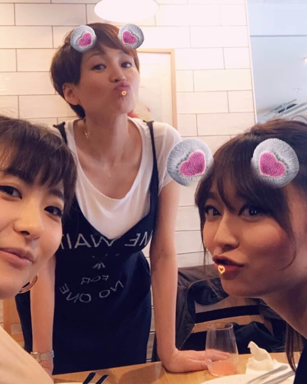 高橋みゆきのインスタグラム：「色ちゃん&あーちゃん❣️ランチ🥞パンケーキに😆うん！頑張るよ💪ありがとう🙏❤️ #表参道 #ランチ #早くネイルしたいよ #色川姉妹 #楽しい #この安定感 #そして食べた #パンケーキ」