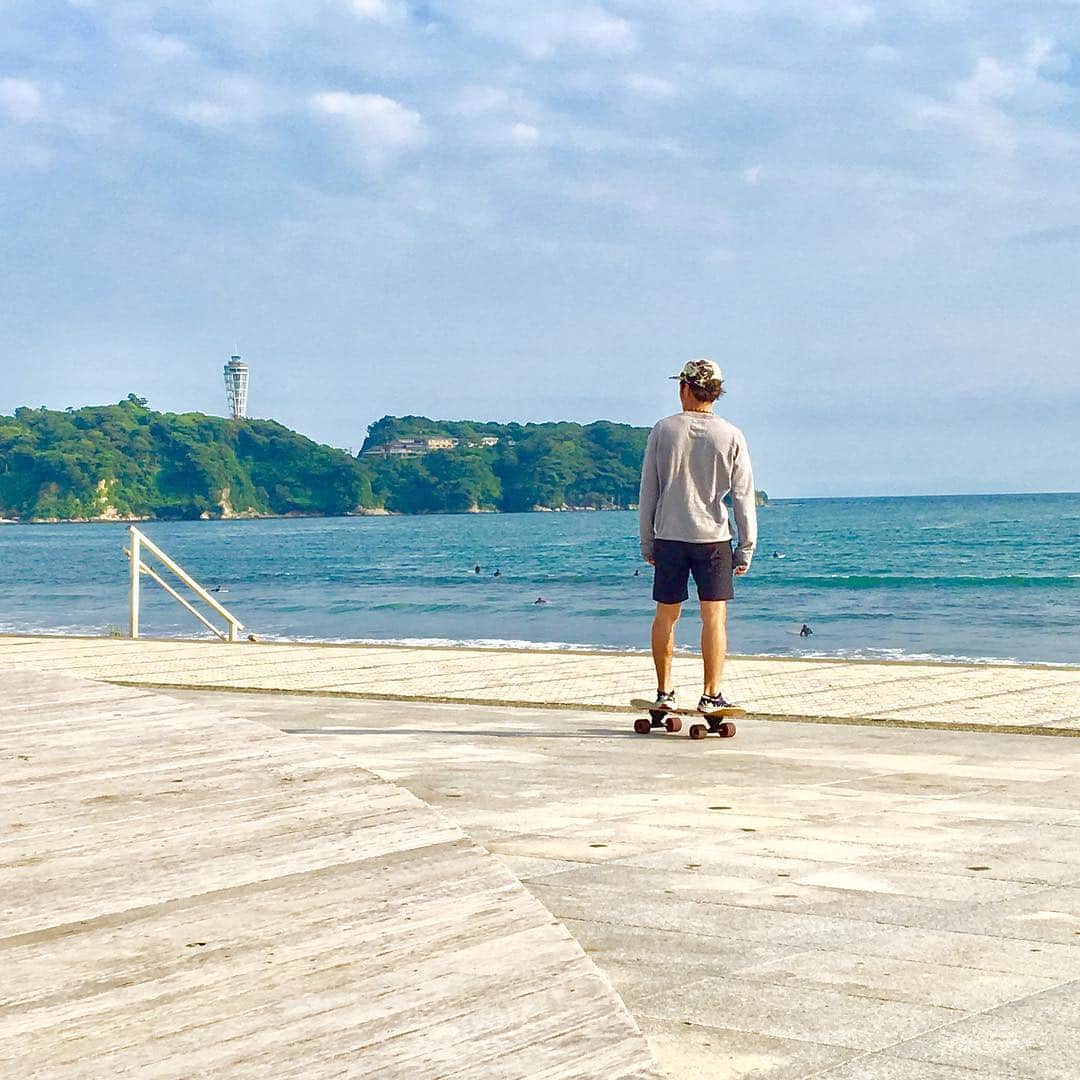 のインスタグラム：「海好きな友達と散歩 #散歩 #と言っても電車も乗った #無加工 #と言ったら嘘になる #今日は太陽が照れ屋 #ちょっぴり寒い #インスタ映え #的な」