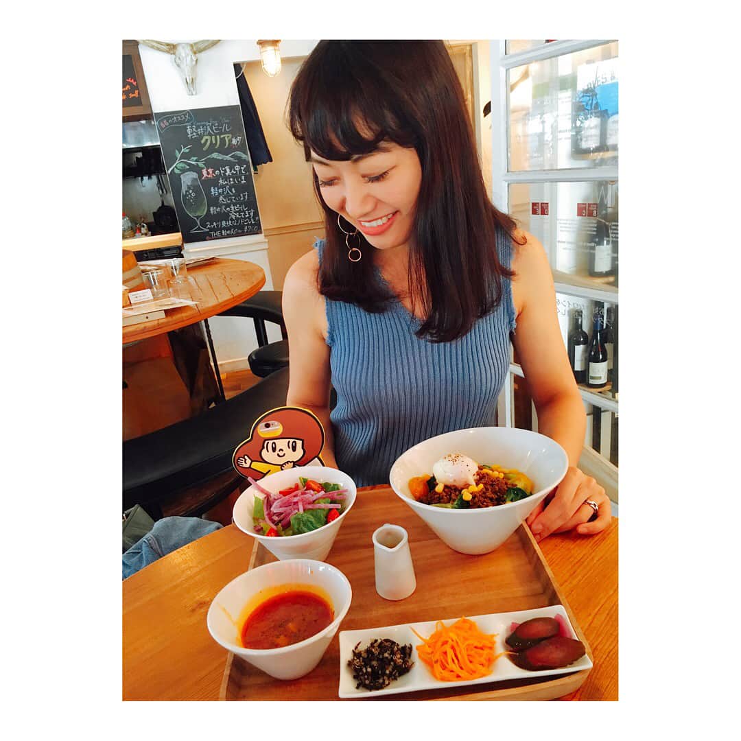 大友敏美のインスタグラム：「今日の楽しすぎた笑いすぎたハイライト🤦🏻‍♂️❤️🧡💛💚💙Cindyありがとう〜😂💓岡本太郎記念館シュールすぎた🤔🤔🤔 やだじゃねぇのキャットストリートに林遣都いなかった🐶。当たり前← #大友の休日 #withCindy #岡本太郎記念館 #岡本太郎 #太陽の塔 #午後の日 #HARBS #ハーブス #ミルクレープ一択 #ねむい #りなちゃんたかしちゃんに偶然ばったり #素敵夫婦 #しゅぱ #おっさんずラブ #毎日見てる #え #笑 #左目完治 #諸々復帰 #明日コンタクトのテスト #テスト #は？ #instagood #l4l #model #cindy #lunch #フリーモデル #よく笑いました #👯‍♀️」