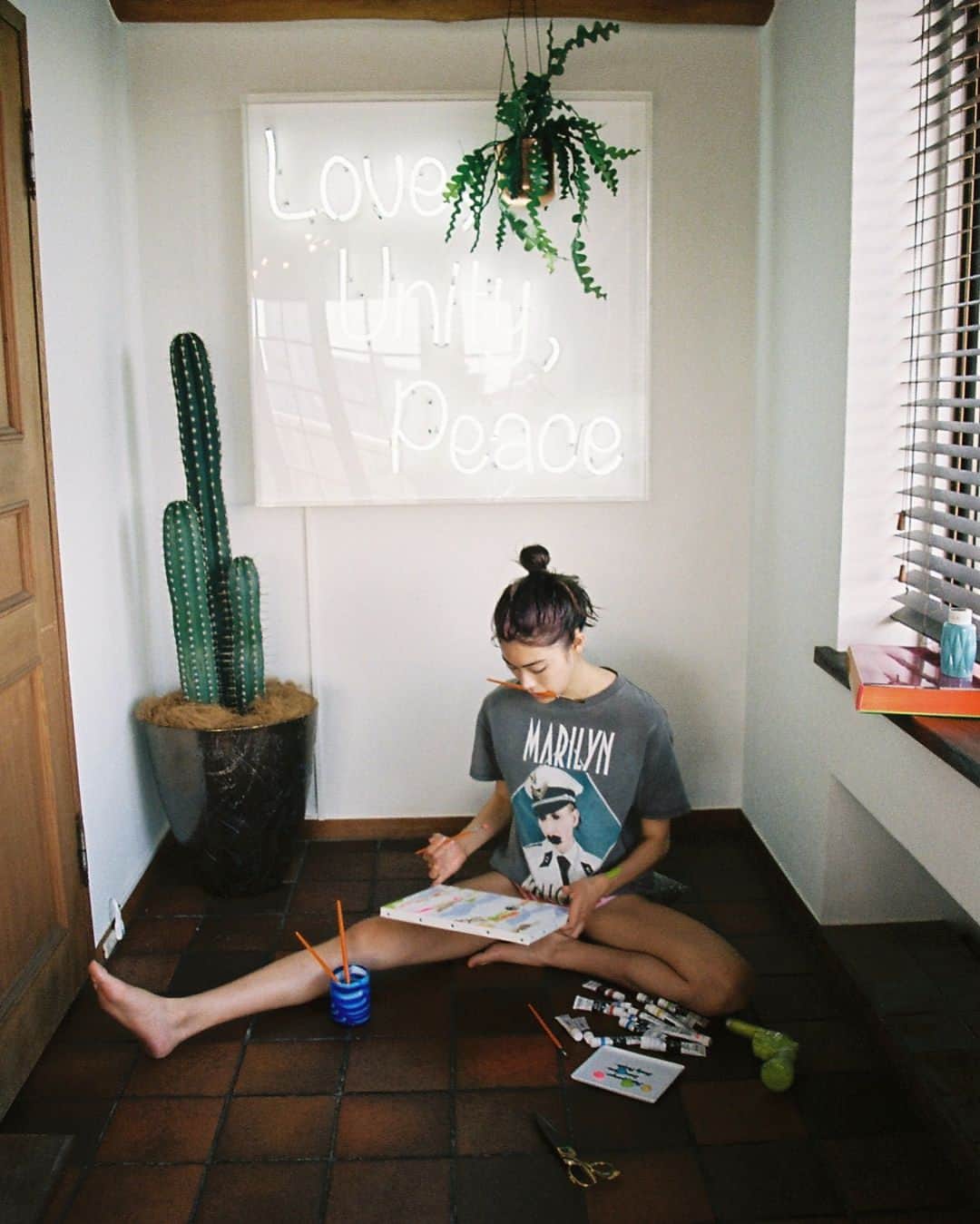 森星さんのインスタグラム写真 - (森星Instagram)「Love,Unity,Peace -Photo book "Hikari Mori" 6/25 on sale. 📸@bluebluetammy 🦋@nanakoro」6月13日 21時56分 - hikari