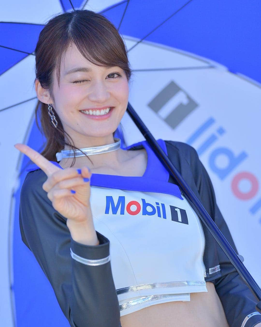 小林沙弥香さんのインスタグラム写真 - (小林沙弥香Instagram)「エンジンオイルは〜？？👂 . 【Mobil1💙❤️🖤 】 . 鈴鹿サーキット、ありがとう！！！✨ #supergt #supergt2018 #鈴鹿サーキット #mobil1 #mobil1レースクイーン #racequeen #レースクイーン #ウインクキラー #arta #raybrig #calsonic #フォロー大歓迎 #follome #followme #me #小林沙弥香 #さぁや #instalike #instagood #instadiary」5月20日 22時04分 - sayaka_miki811