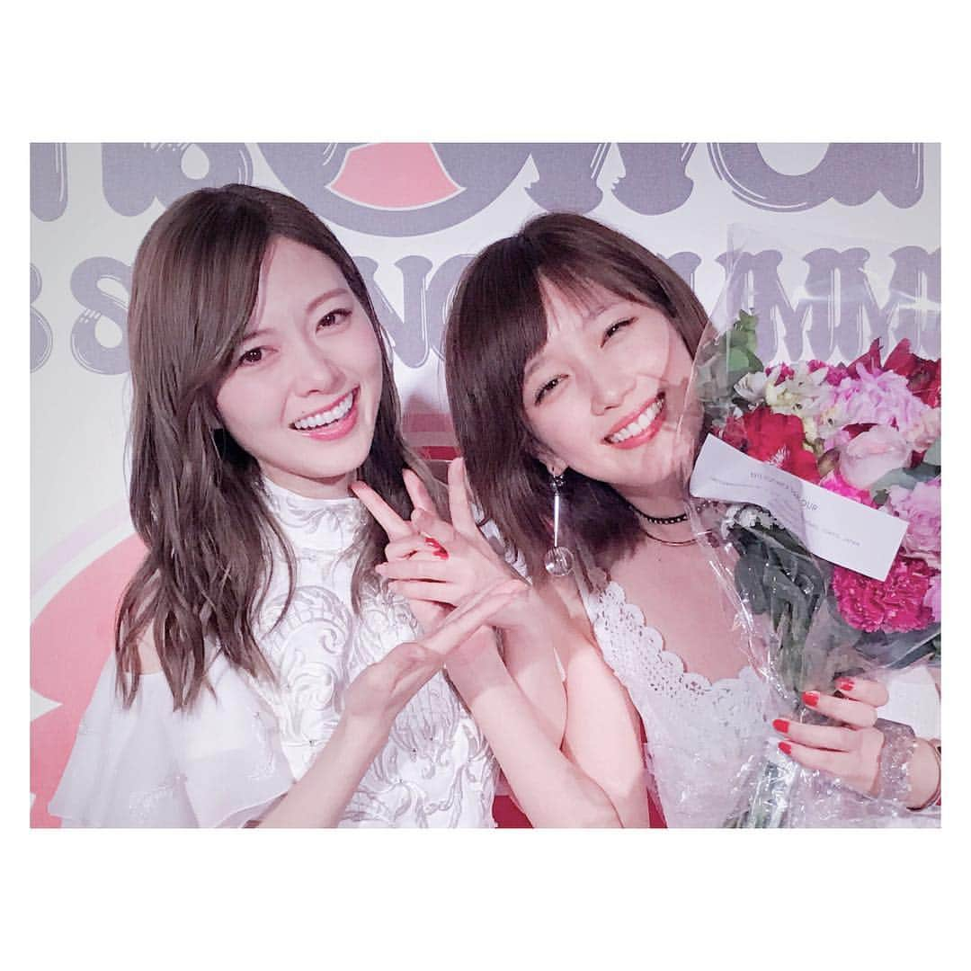 本田翼さんのインスタグラム写真 - (本田翼Instagram)「🌷 『ばっさー！卒業おめでとう！！』 nonno卒業ランウェイ後 泣きながら走って抱きしめてくれたのは まいやんでした。 ありがとうまいやん。 本当にありがとう。 #まいやん」5月20日 22時04分 - tsubasa_0627official