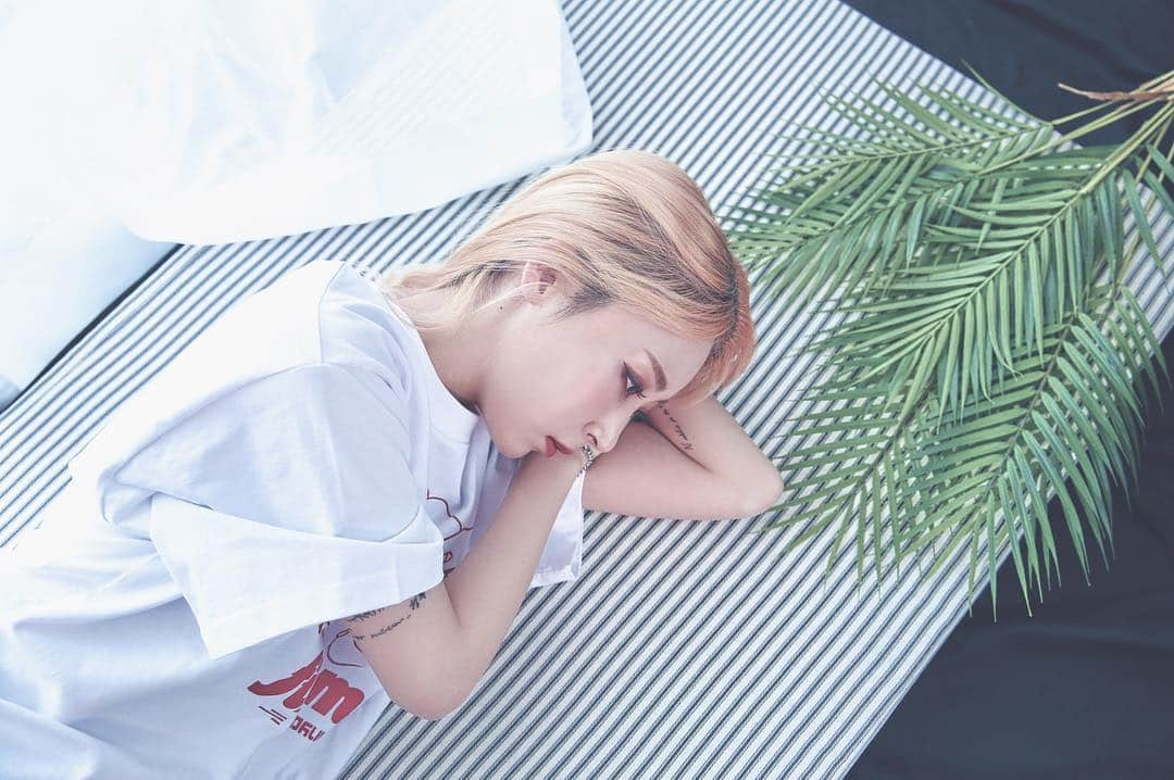 Mamamooさんのインスタグラム写真 - (MamamooInstagram)「[#문별] #Selfish CONCEPT PHOTO 2  2018.05.23 6PM #MOONBYUL #MAMAMOO #마마무」5月21日 0時00分 - mamamoo_official