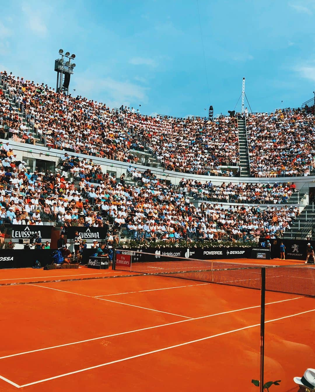 フェデスさんのインスタグラム写真 - (フェデスInstagram)「La mia prima volta agli Internazionali di Tennis, energia incredibile! 🎾🎾🔥 Voi tifate Nadal o Zverev?」5月21日 2時14分 - fedez