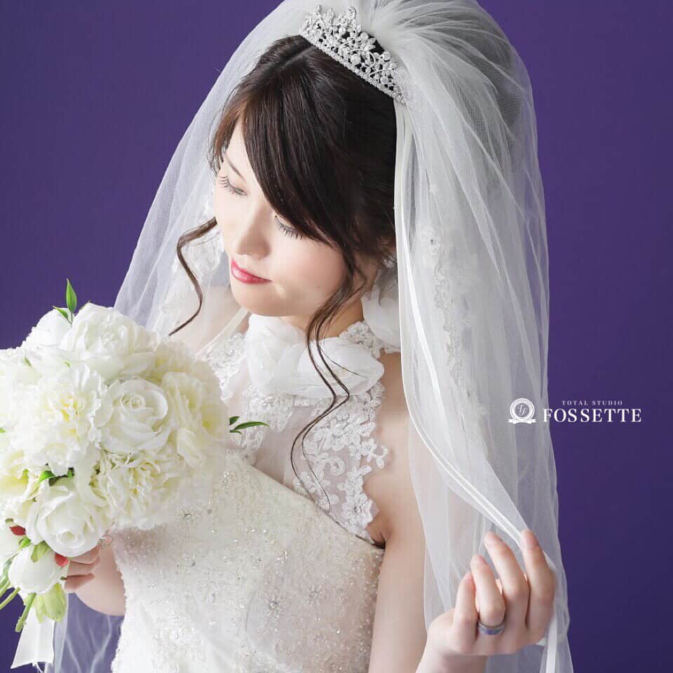 BridalPlaceLianのインスタグラム：「. 【  Happy wedding 💐 】  挙式アイテムに使える可愛い写真が欲しい！ 式は挙げないけど写真は残したい！ 両親へのプレゼントにしたい！  そんなプレ花嫁サマの願いを叶えます💍  人気No.1👑  和洋プラン 平日12,600円 ヘアメイク着付け、撮影込みでこの価格✨  ポートピアパーク店なら、追加料金無しで 園内ロケーション撮影も承ります！ .  #フォセット#フォセットポートピアパーク店  #呉ポートピア#呉#呉市#プレ花嫁#卒花嫁 #ブライダルフォト#ブライダルフェア #ウェディングフォト#結婚式前撮り#フォト婚 #前撮り #広島のプレ花嫁さんと繋がりたい  #全国のプレ花嫁さんと繋がりたい  #花嫁さんと繋がりたい  #結婚します#結婚しました#入籍しました #2018夏婚#2018秋婚#2018冬婚#2019春婚 #結婚式diy#結婚式準備 #写真好きな人と繋がりたい」
