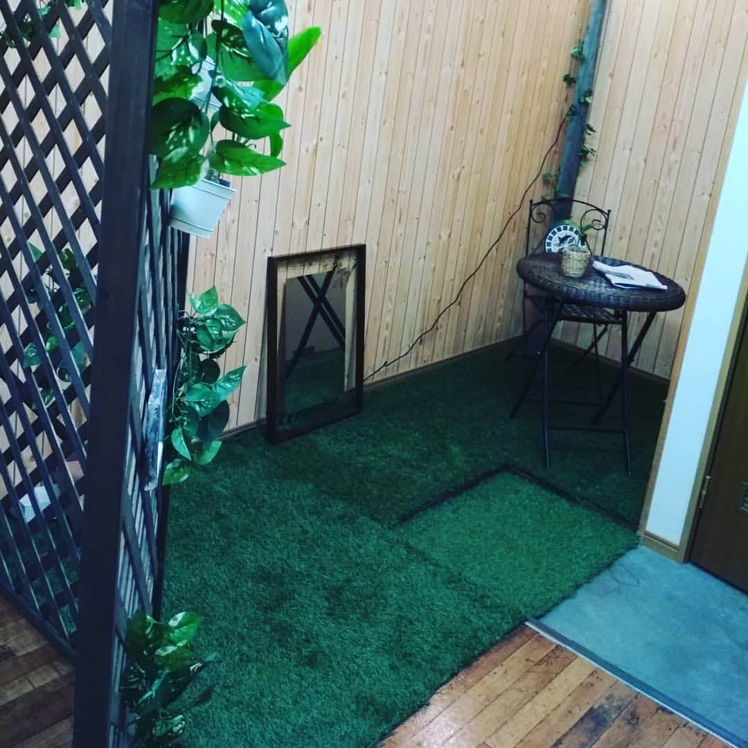 のインスタグラム：「庭でマツエクできるようにした。 New salon. 【アイラッシュミート】で検索してね。  #マツエク専門店　#下吉田　#マツエク　#富士吉田」