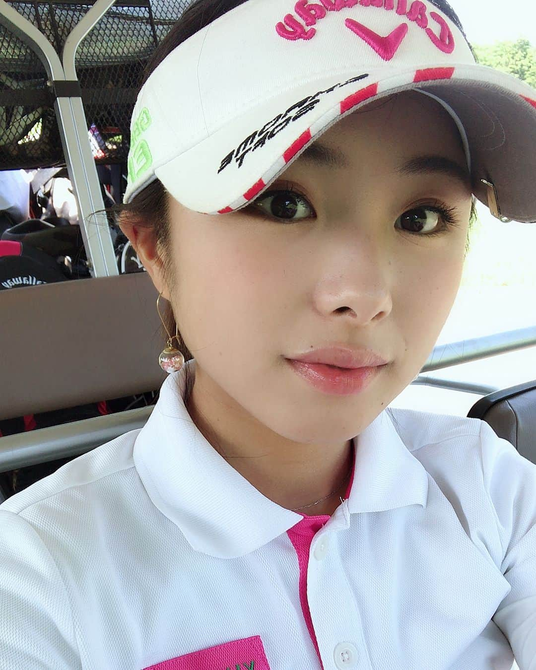 野田すみれさんのインスタグラム写真 - (野田すみれInstagram)「. ゴルフ⛳️🏌️‍♂️ これ以上ないくらい最高な天気☀️♡ . ここ最近で一番調子良かったかも🤔💕 やっぱリズムが大事ですね🤔 楽しかったー❤️ . .  #tokyo#girl#photo#photooftheday#love#natural#power#fun#instagood#smile#happy#day#thankyou#instalove #mood #portrait #photography #leica #ファインダー越しの私の世界 #tokyo #posing #茨城#サザンヤードカントリークラブ#夏#ファッション#コーデ」5月21日 15時51分 - sumire0208