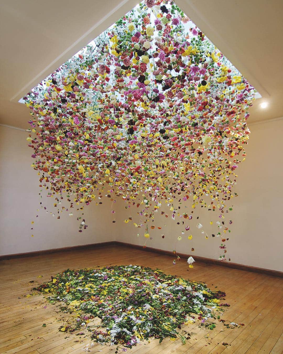 The Cool Hunterさんのインスタグラム写真 - (The Cool HunterInstagram)「London Floral artist, Rebecca Louise Law. #thecoolhunter」5月21日 15時55分 - thecoolhunter_