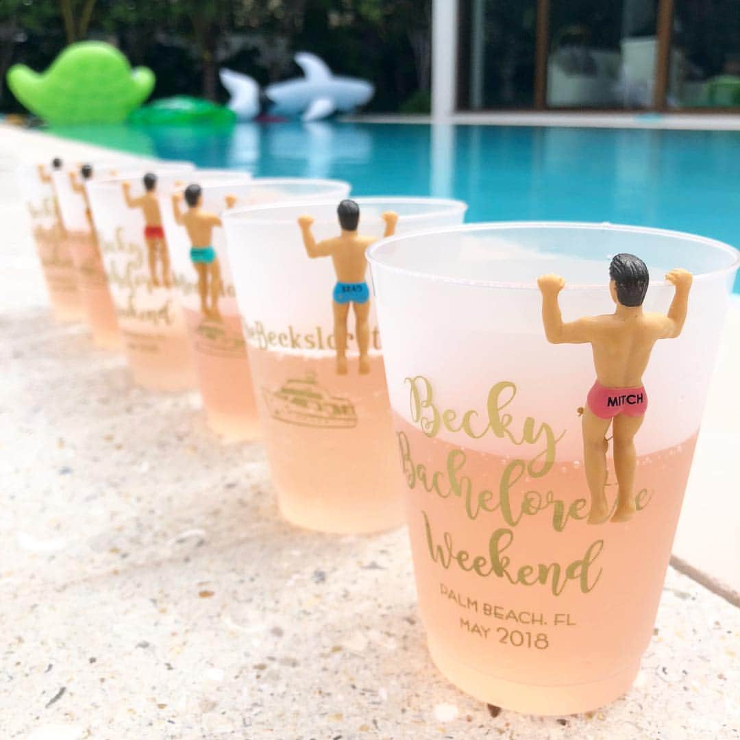 アリッサンドラ・アロノウのインスタグラム：「Cheers to our bride to be 🥂 @beckybereswill 💕 #TheBeckslorette」