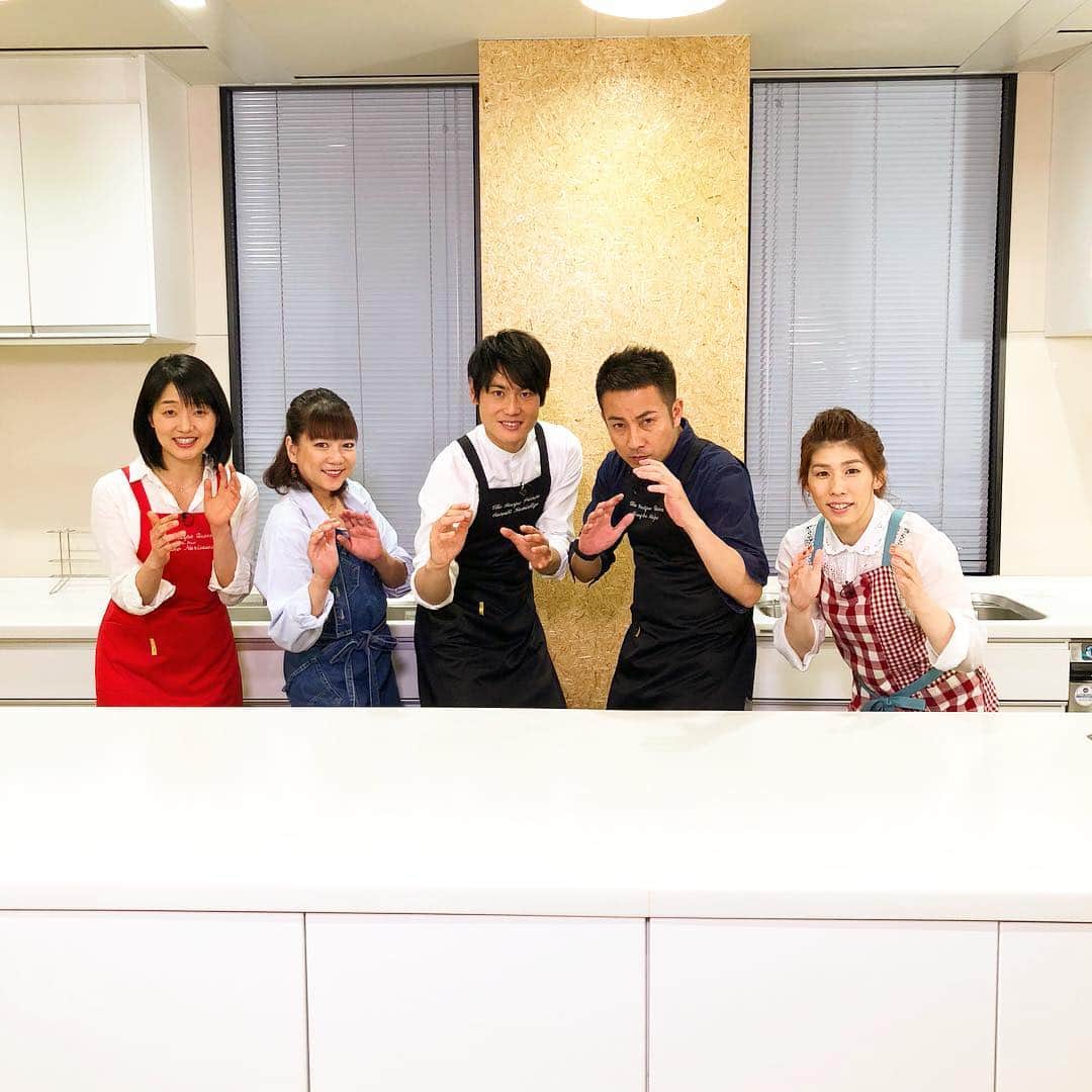 日本テレビ「ヒルナンデス！」さんのインスタグラム写真 - (日本テレビ「ヒルナンデス！」Instagram)「5月21日（月）放送「シンプルレシピ教室」からのオフショット。  料理の苦手な「苦手女子」がレシピの女王や料理自慢の芸能人から教わりながら 簡単で美味しいアレンジレシピを作って行く新企画。 今回 の料理ミッションは、「豆苗を使った5分レシピを開発せよ」 苦手女子は、吉田沙保里、先生は、堀ちえみとレシピの女王 成澤文子 （C）日本テレビ #ヒルナンデス #シンプルレシピ教室 #坪倉由幸 #堀ちえみ #吉田沙保里 #成澤文子 #上重聡」5月21日 8時31分 - hirunandesu_ntv_official