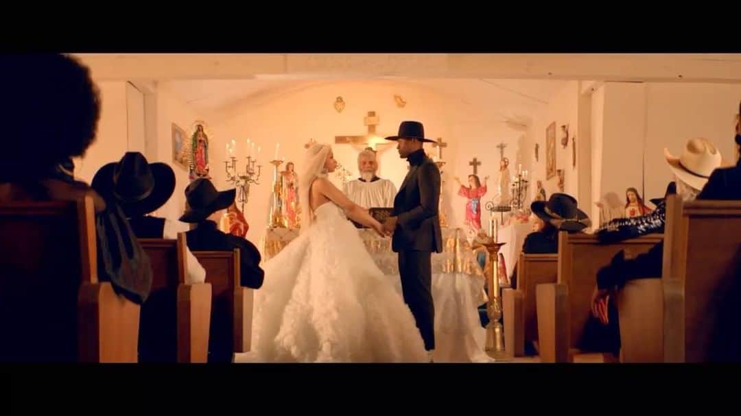 Coveted Societyのインスタグラム：「@iamcardib back with some 🔥 video out tomorrow 🙌🏽 Directed by the beast @jorafrantzis  Art Director #covetedsociety Styled by @kollincarter  Hair @tokyostylez  Mua @erika_lapearl_mua #cardib #becareful #musicvideo」