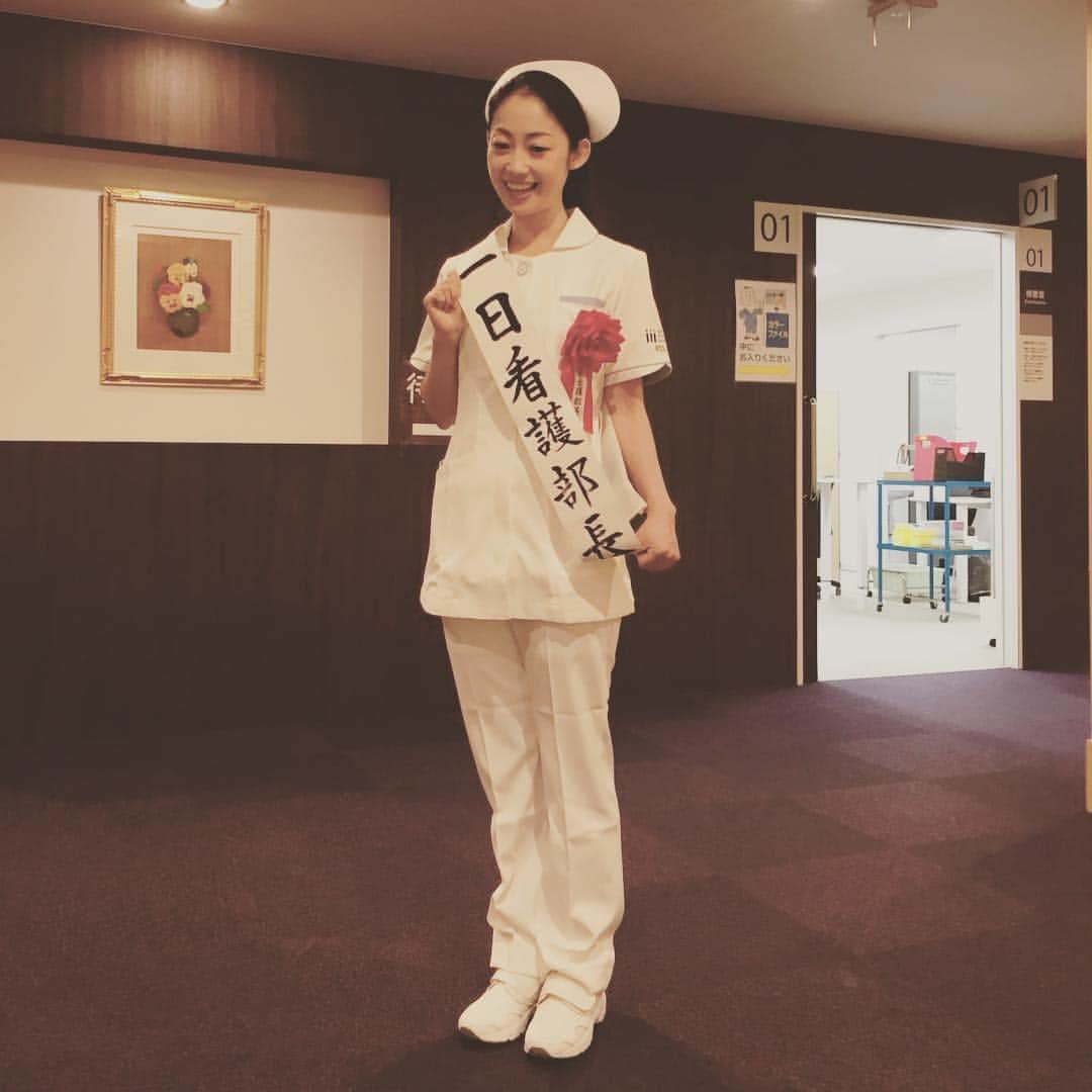 肘井美佳さんのインスタグラム写真 - (肘井美佳Instagram)「I'm really honored to be one-day director of nursing. 地元飯塚市の飯塚病院にて、1日看護部長を務めさせて頂きました。 筑豊地区のみ、本日の読売新聞にその時の様子が載っておりますのでご覧ください(^^) #nurse #飯塚病院 #始めての1日看護部長 #読売新聞をご覧ください #筑豊地区のみ」5月21日 9時31分 - mikahijii