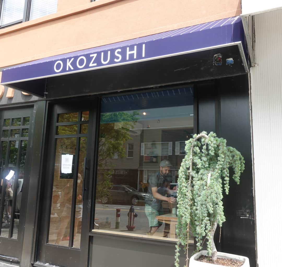 里田まいさんのインスタグラム写真 - (里田まいInstagram)「今月末に新しくオープンするお寿司屋さん、 ブルックリンの @okozushi へ。 ニューヨークでは珍しい、地産地消の箱寿司のお寿司屋さん。 アイディア溢れるお料理はもちろん美味しくてって、 お店の雰囲気も温かい素敵な空間でした(^^) アメリカのお魚もとても美味しいって事が、ここにくるとよーーくわかると思う！ #OKOZUSHI @okozushi」5月21日 9時53分 - maisatoda_official