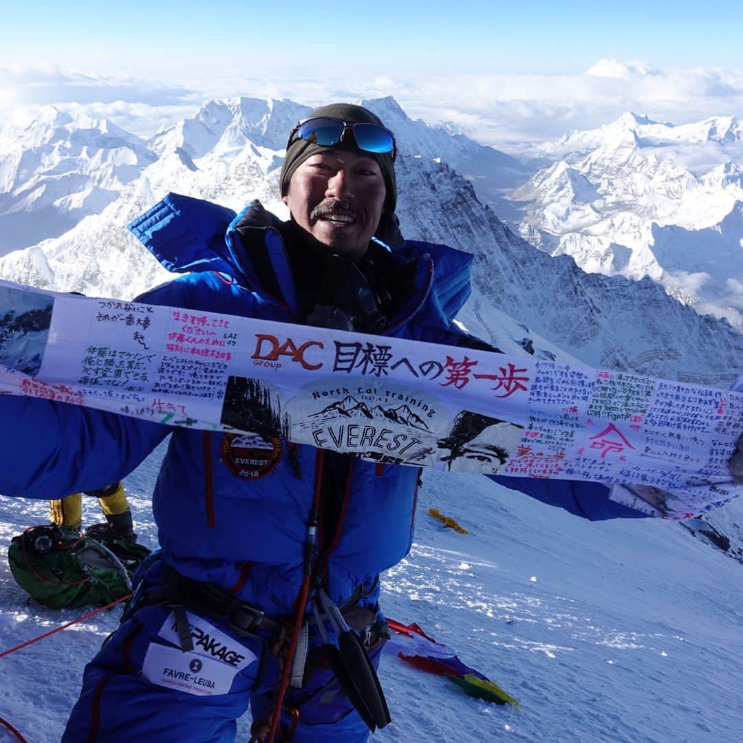 dac7summitsさんのインスタグラム写真 - (dac7summitsInstagram)「≪ エベレスト登頂 ≫ 3名全員無事登頂し、エベレストBCまで下山してきました！2018年5月17日 6:15登頂 応援してくださった皆様のおかげで、全9日間におよぶ挑戦を達成する事ができました。本当にありがとうございました。  #念願のエベレスト登頂 #3名全員で無事登頂 #感無量  世界一の山頂からの景色は、360°雪と山々に囲まれた絶景！標高7020mのノースコルですら、頂上からみると小さく見えるほど、標高8848mは偉大でした！  #エベレスト登頂#エベレスト#Everest#セブンサミット#登山#登山好きと繋がりたい#山登り#山好きな人と繋がりたい」5月21日 10時47分 - dac7summits