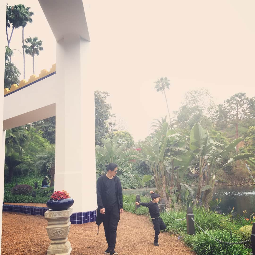 鈴木一真さんのインスタグラム写真 - (鈴木一真Instagram)「謎の湖と粋な家🌳 #LakeShrine #Yoga #EamsHouse #CaseStudyHouse #PacificPalisades #GoodVibes #GoodVibesOnly #WeekEnd」5月21日 10時58分 - _kazumasuzuki_