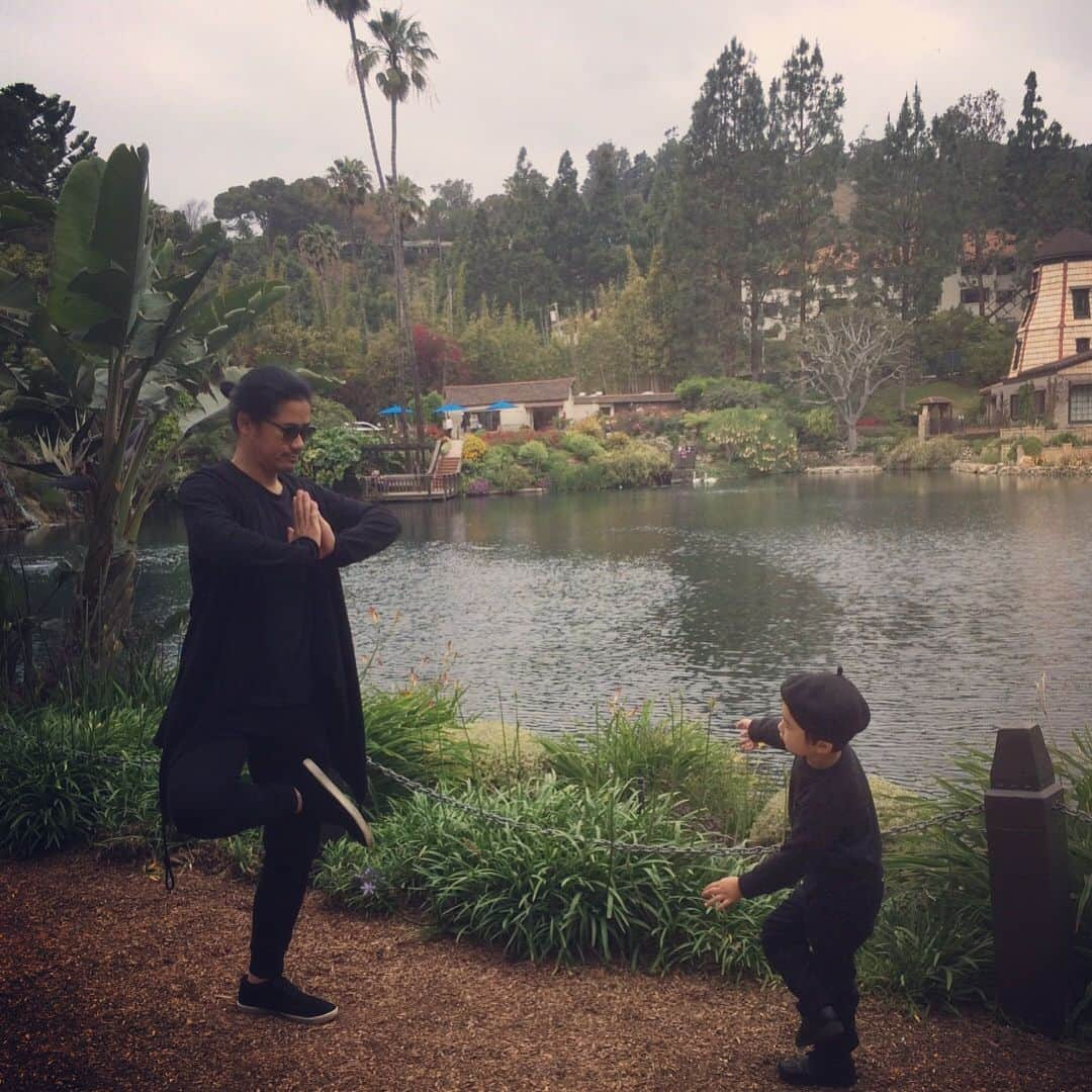 鈴木一真さんのインスタグラム写真 - (鈴木一真Instagram)「謎の湖と粋な家🌳 #LakeShrine #Yoga #EamsHouse #CaseStudyHouse #PacificPalisades #GoodVibes #GoodVibesOnly #WeekEnd」5月21日 10時58分 - _kazumasuzuki_