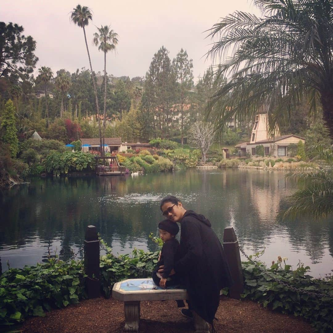 鈴木一真さんのインスタグラム写真 - (鈴木一真Instagram)「謎の湖と粋な家🌳 #LakeShrine #Yoga #EamsHouse #CaseStudyHouse #PacificPalisades #GoodVibes #GoodVibesOnly #WeekEnd」5月21日 10時58分 - _kazumasuzuki_