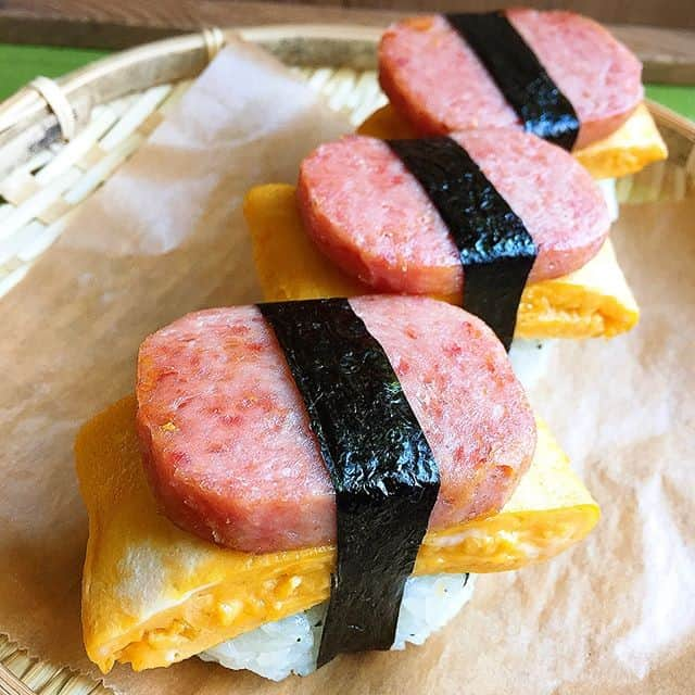 Spam Japanさんのインスタグラム写真 - (Spam JapanInstagram)「#スパムおにぎり が玉子焼きとのタッグでおいしさUp！  皆さまからの投稿をお待ちしています♡　@spamjapamへのタグつけをお忘れなく★」5月21日 12時00分 - spamjapan