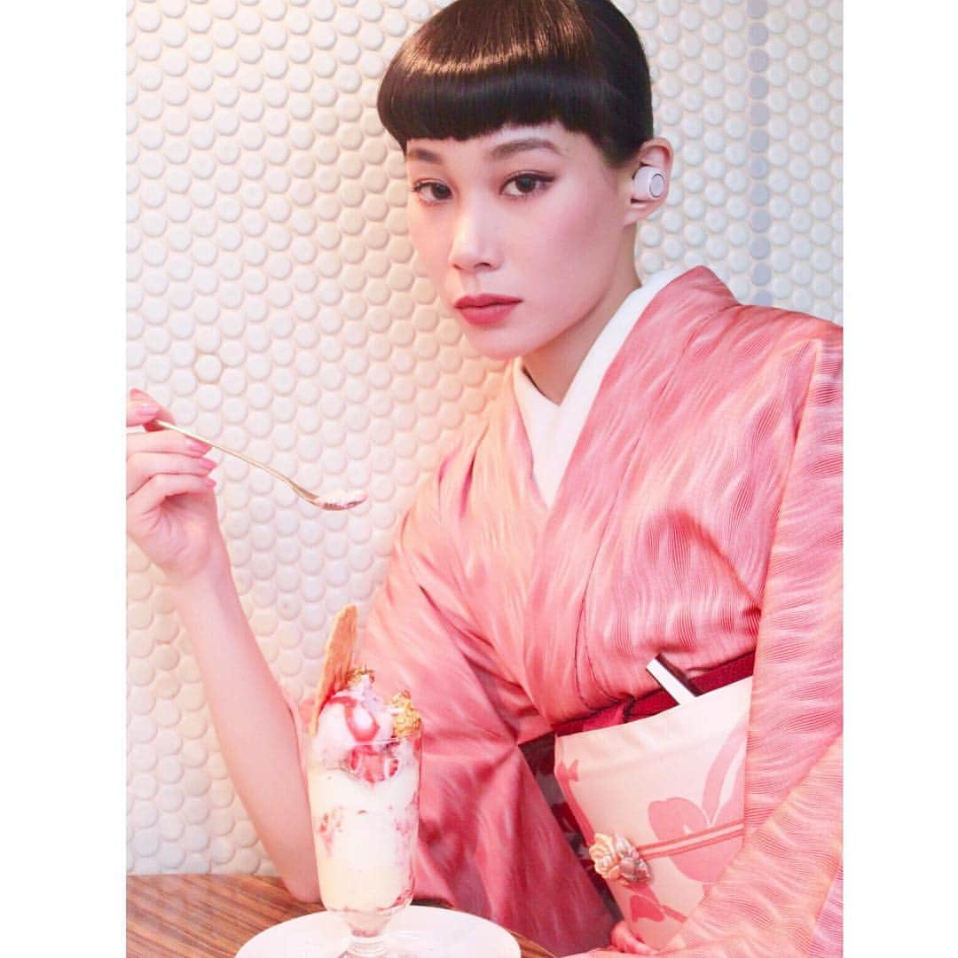 マドモアゼル・ユリアさんのインスタグラム写真 - (マドモアゼル・ユリアInstagram)「. 🍧氷菓🍧 の季節ですねー☀️🎐🍦 着物で付けても違和感ないイヤホンは初めて💖😳💖🇯🇵 #バングオルフセン #BangOlufsen #BEOplay #BEOplayE8 #ad @bangolufsen」5月21日 12時32分 - mademoiselle_yulia