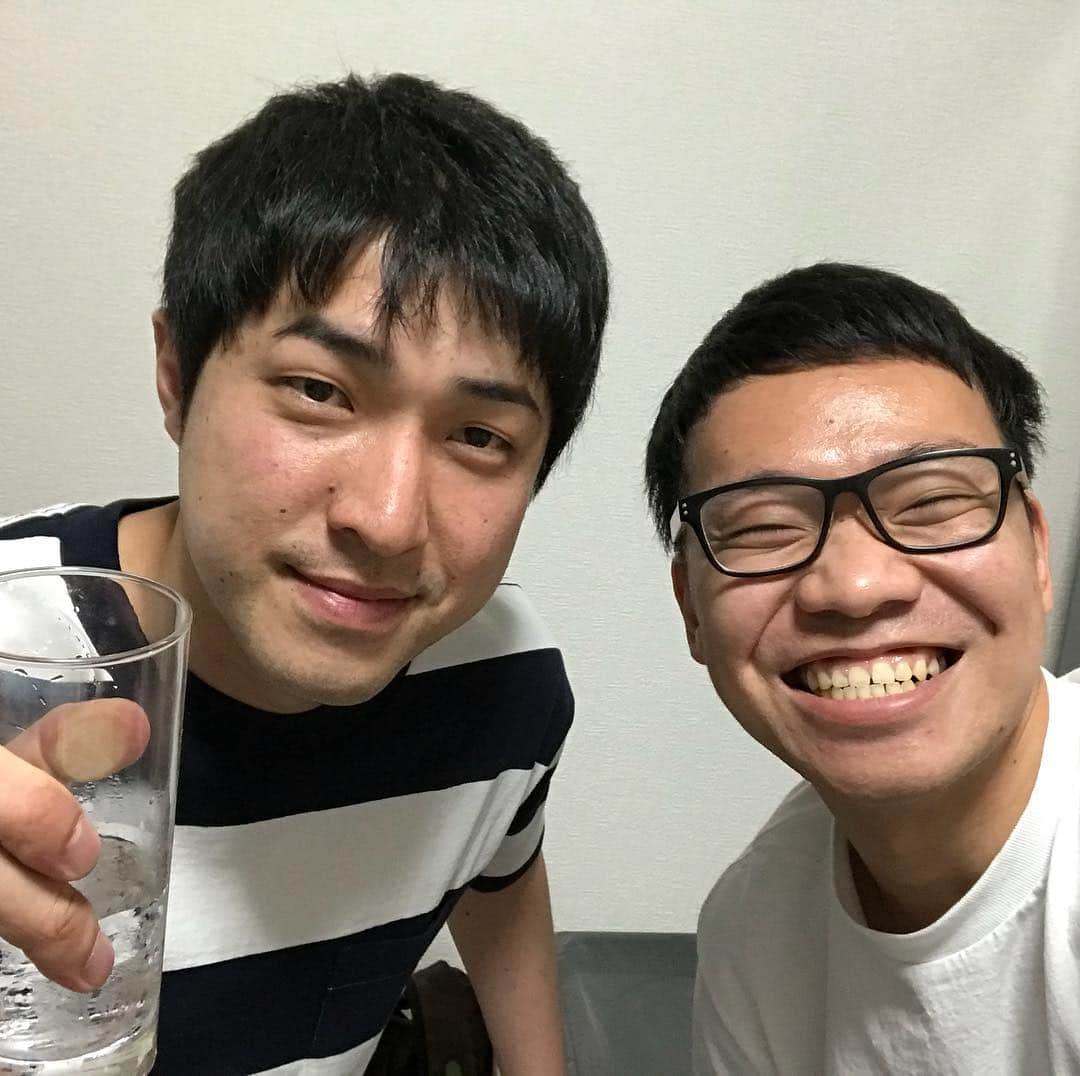 岡下雅典のインスタグラム：「大阪では双子の兄ちゃんたちにお世話になったのでこちらでは双子を可愛がることにしました！  #ダイタクのダイ」