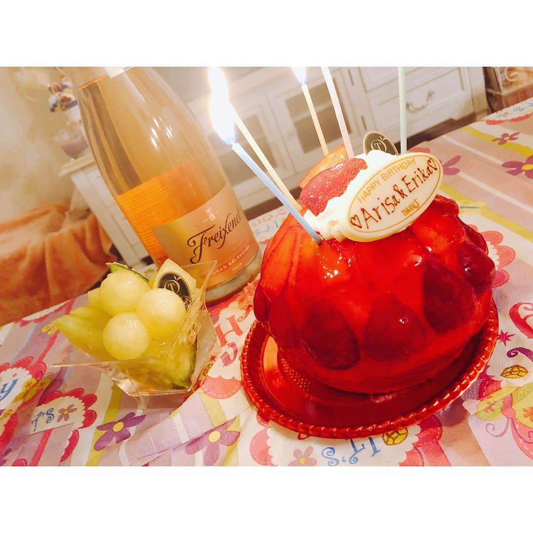河西里音さんのインスタグラム写真 - (河西里音Instagram)「ありしゃん＆えりかちゃん Happy Birth Day🎉✨✨✨ ❥ サプライズ大成功ッッッ⸜(*ˊᗜˋ*)⸝💕 #birthday#surprise#cake #friends#victry#singer#卍#happy#smile」5月22日 1時08分 - rion_kasai