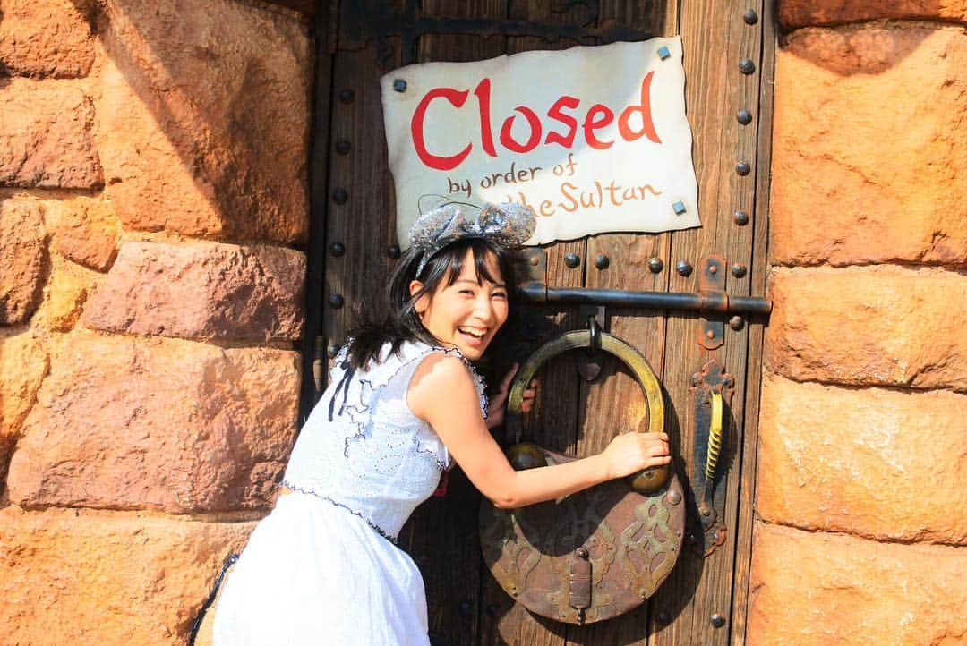 浜田由梨のインスタグラム：「鍵あけてーっ！😆🔑 #smile #disney #disneysea #japan #girl #photo #instagood #disneygram #明るい空き巣」