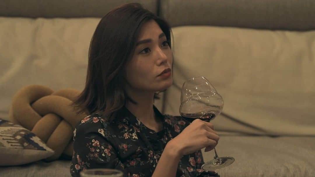 のインスタグラム：「こんばんは、本日24:00より『TERRACE HOUSE OPENING NEW DOORS』 第19話「THE SECOND ATTEMPT 」Netflix にて配信いたします。 #TERRACEHOUSE #テラスハウス @tokui_yoshimi  @ryotayamasato  @babazonoazusa  @toritori0123  @officialshonohayama  @netflixjp #ネトフリ  @taka_brew  @korochan25  @seanokmt @seina4444  @shoheyuemura  @kosetamayu」