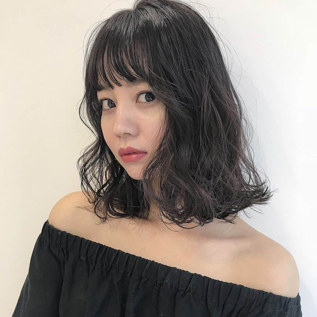 NANAMIさんのインスタグラム写真 - (NANAMIInstagram)「new hair color♡ ラベンダーグレージュだよ💕 暗めだけど透明感がしっかりでるカラーで抜け感抜群✌︎✌︎ @kotone_kuno  さんいつもありがとうございます♡ ブリーチはハイライトで入れてます！！ ほんとに天才美容室さん👏 一緒のヘアカラーしたい方はぜひうちのお店に来てね♡♡ @l_by_home . 髪スーパー伸びた✌︎ ストーリーにもあげたけどボブ派もいるんだね☺︎ 伸ばすか切るか悩む☺︎ #hair #lbyhome #home ＃ヘアカラー #nanami_hair」5月21日 21時20分 - nanami023