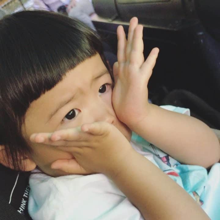 竹村真奈のインスタグラム：「ジャングルクルーズにビビりまくり🐊 #ディズニーランド #ジャングルクルーズ #誕生日 #3歳 #sakino_k #disney #びびり」