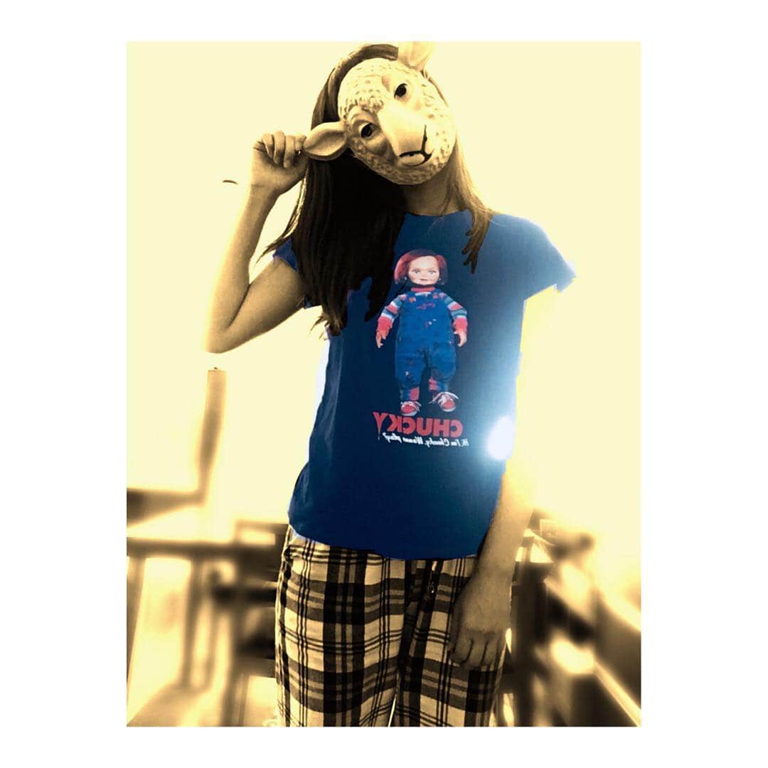 松本さゆきのインスタグラム：「、 #ユニクロ #ut #チャッキー #チャイルドプレイ #子供の頃マジで怖かった #今でも思い出す  ジャンプとUNIQLOコラボ企画の奇面組Tシャツを買うつもりが、、、 零くんを裏切り、凶悪◯人鬼Tシャツを買ってしまった。  怒って2頭身化した零くんにぶたれるかもしれない(￣∇￣) #ハイスクール奇面組 #一堂零 #れいくんぶつじょ！ #うしろゆびさされ組」