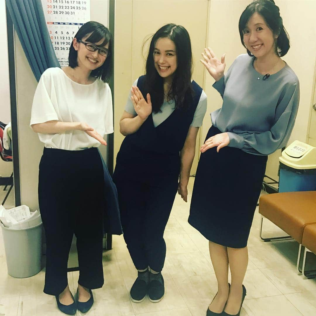 三隅有里子さんのインスタグラム写真 - (三隅有里子Instagram)「今夜は月に一度の、ぐんま再発見のコーナー。高崎市出身の落語家、林家つる子さんにご出演頂いています。 Instagramでは時折、拝見していましたが、私服で髪をおろしているつる子さんの姿を私、今日初めて生で見ました！ とにかく可愛い😍✨の一言。 沢尻エリカ風です、いや本当に。 記念に一枚撮らせてもらいました📷 群馬テレビ一押しの可愛いディレクターも一緒です😍 来月のつる子さんの私服も楽しみだなあ。  #ニュースeye8 #ぐんま再発見 #落語家 #高崎市出身 #林家つる子 さん #私服 #可愛い #cute #沢尻エリカ風 #ディレクター #群馬テレビで1、2を争う #可愛い子ちゃん #こう見えて #敏腕ディレクター #テレビ局勤めている女子 #みんな可愛い説ある #手前みそですみません #自分の事ではありません（笑） #群馬 #gunma  #群馬テレビ #群テレ #gtv #アナウンサー #局アナ #局アナの仕事 #地方局で働くということ」5月21日 23時16分 - misumi_gtv