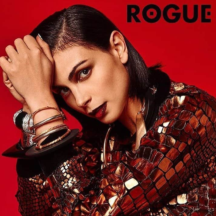 モリーナ・バッカリンのインスタグラム：「Gorgeous new photoshoot for Rogue magazine ❤️ Follow @baccarin.morena (me) for more! @morenabaccarin #morenabaccarin #leethompkins #gotham #vanessacarlysle #copycat #deadpool #batman #lesliethompkins #brunette #actress #model #beautiful #gorgeous #stunning #marvel #dc #photography #photoshoot #firefly #inaraserra」