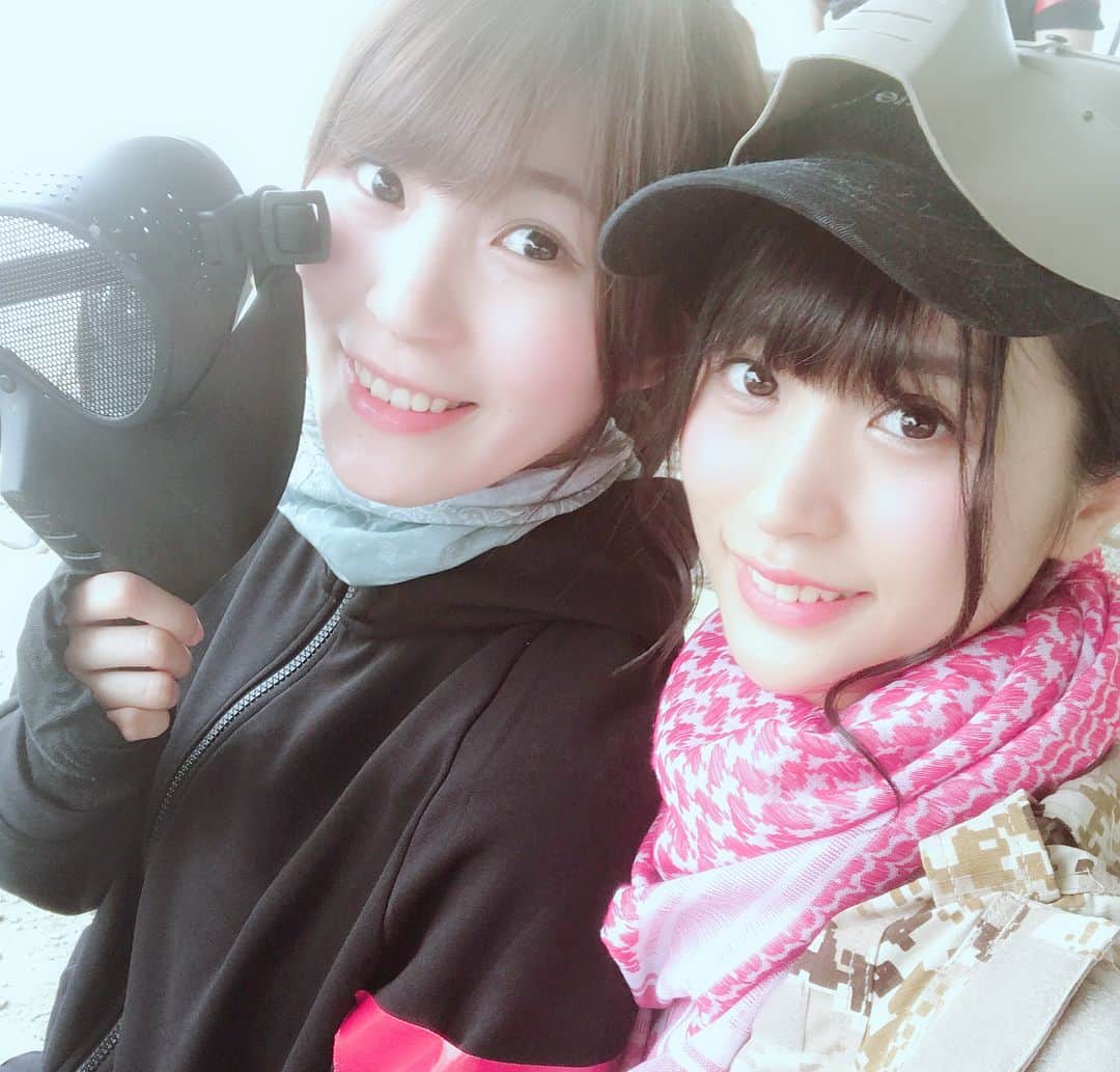 根岸愛のインスタグラム：「サバゲーwithゆっきぃ💃 早くまた行きたい🤣✨ 4枚目の装着した顔w #サバゲー #サバゲー女子」
