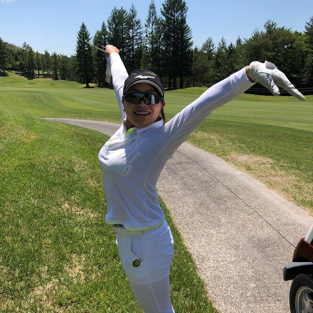 穴井詩のインスタグラム：「今日のテーマは兵庫に舞い降りた純白の天使らしいです。  #やかましいわっ笑 #はたのなつき」